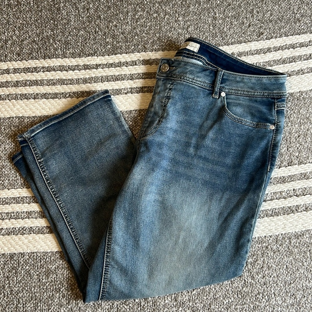 CATO // CROPPED STRAIGHT CURVY FIT JEANS